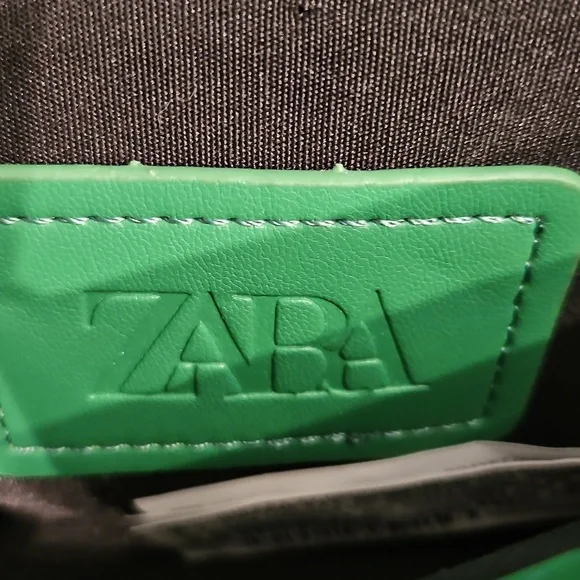 NWT Zara Medium Bag 9.5 x Sz 6.5 inches with gold Chain handle - Picture 4 of 5